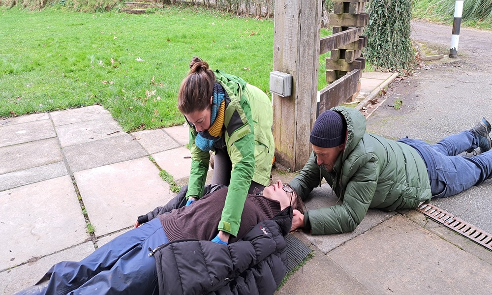 Cornwall Outdoor First Aid course. Outdoor first aid training