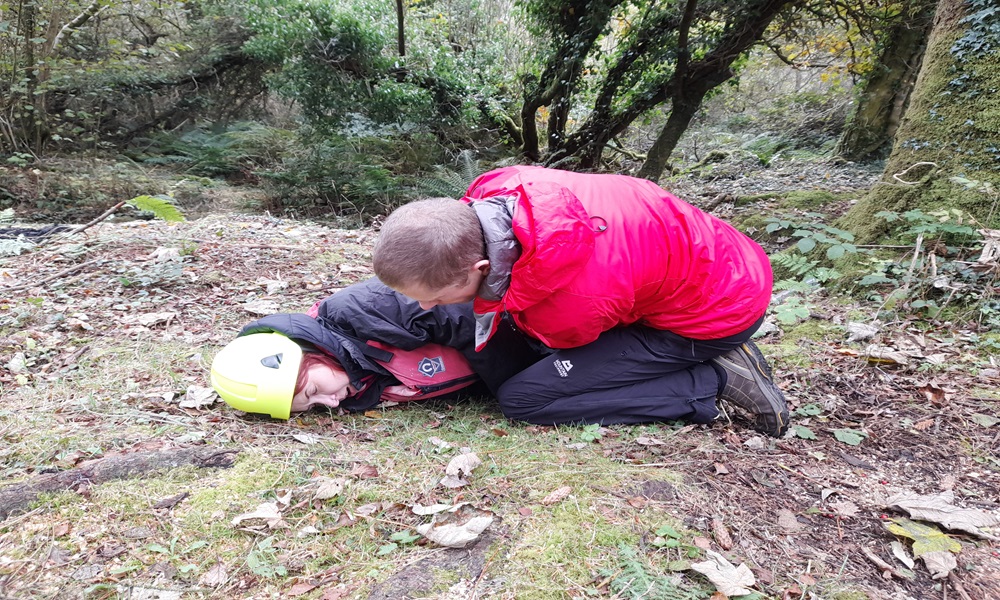 Cornwall Outdoor First Aid course. Outdoor first aid training